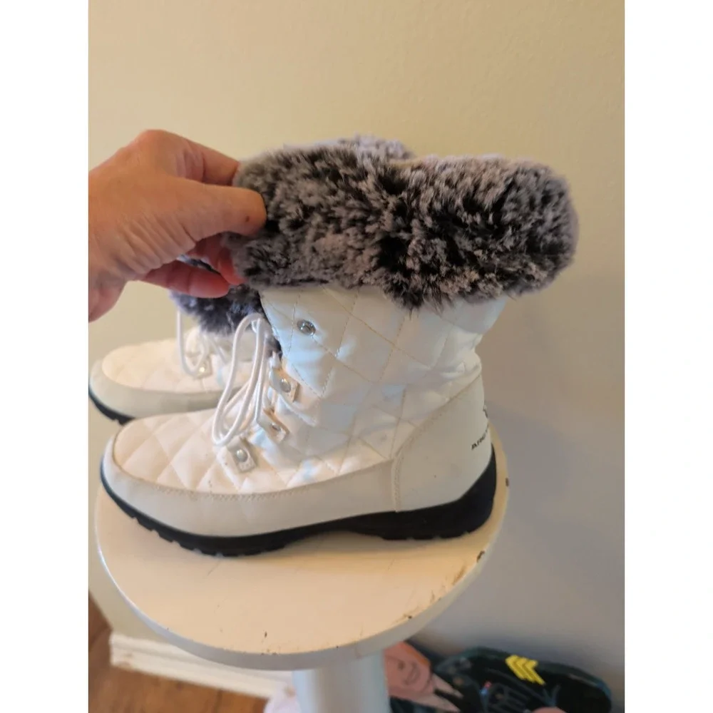 Arctic Shield Womens Anna Fur-Lined Memory Foam White Boots- 8M. Excellent Condi